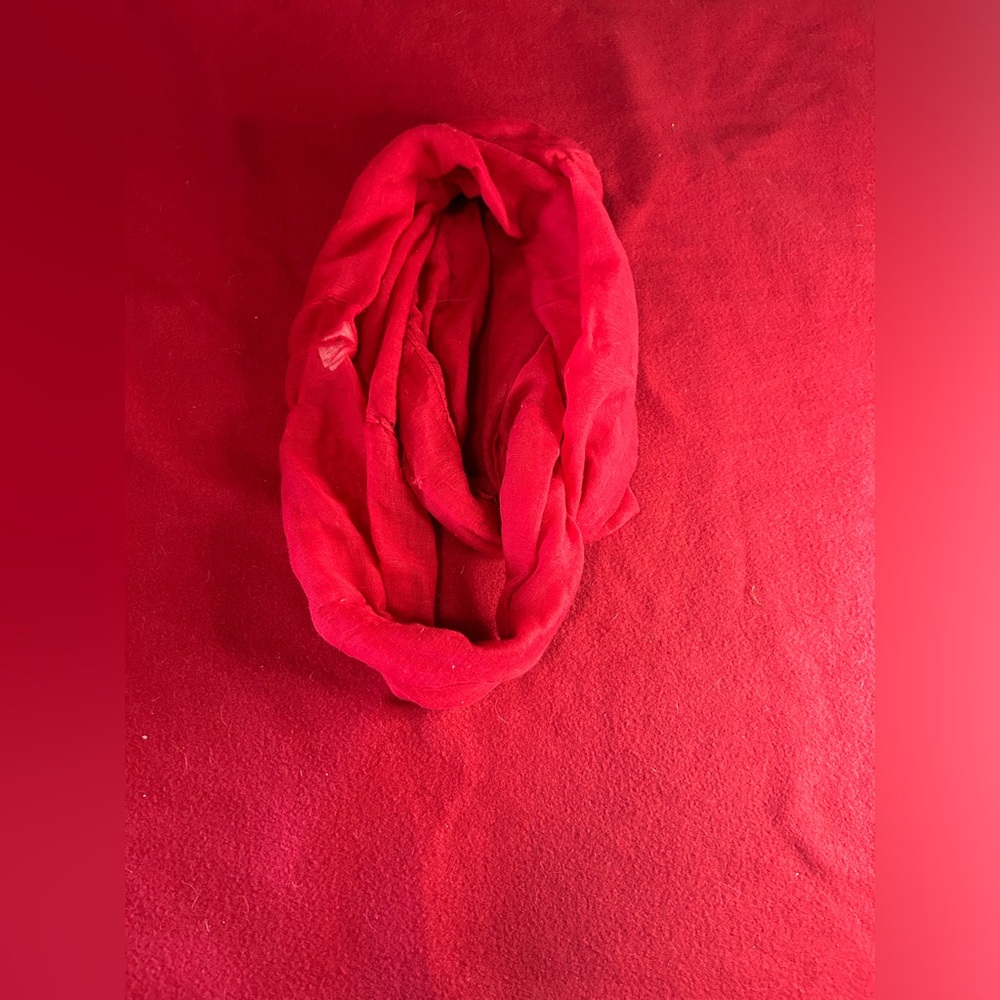 Red infinity scarf, breathable (can be for children too)